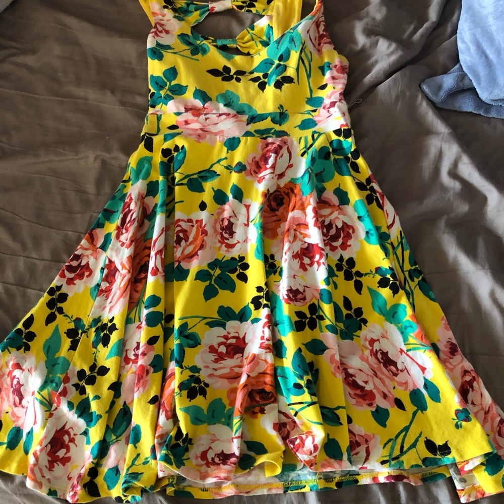 Stunning yellow floral dress 💛